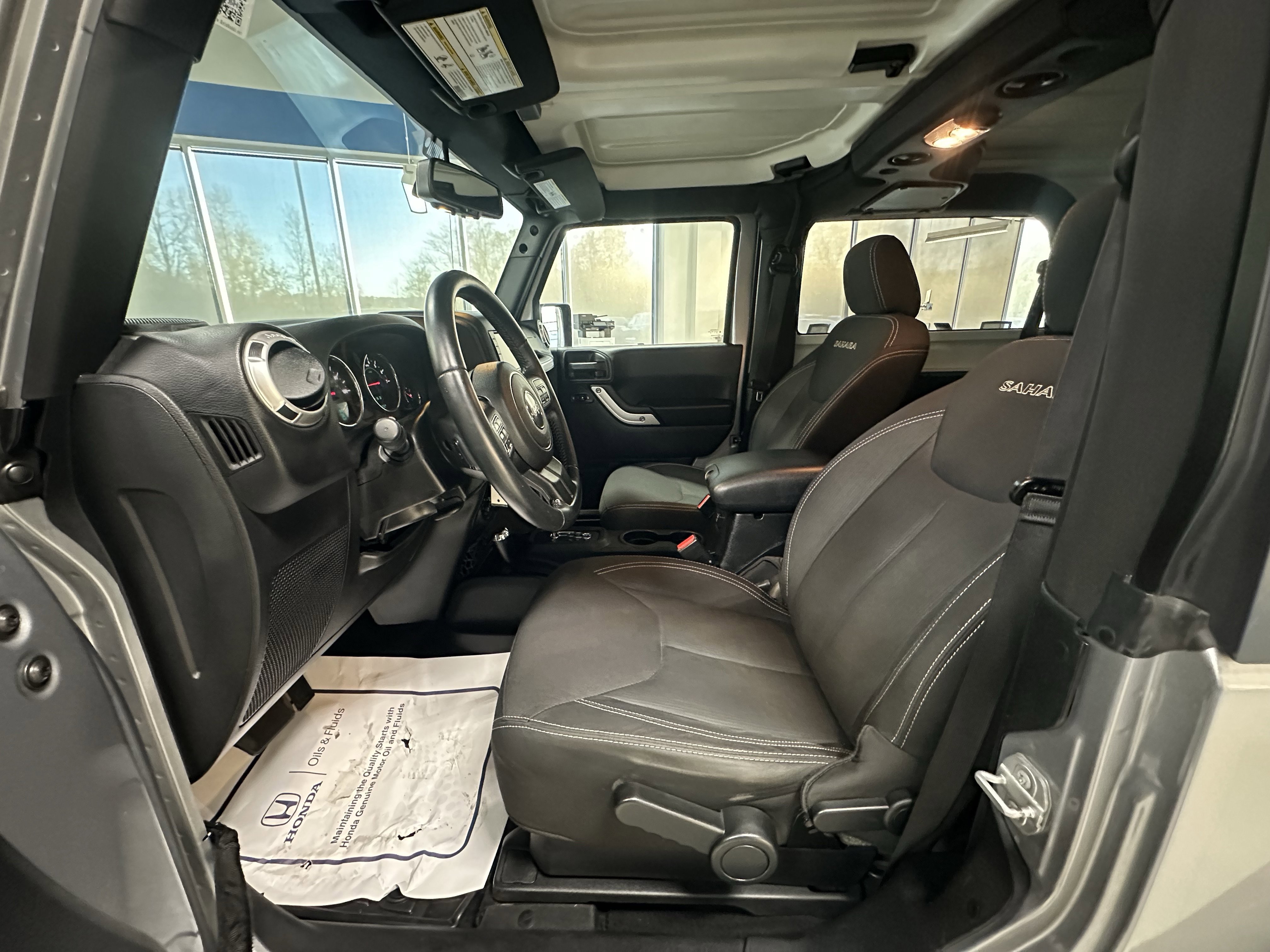 Used 2017 Jeep Wrangler Sahara w/ Connectivity Group AWD/4WD image 8