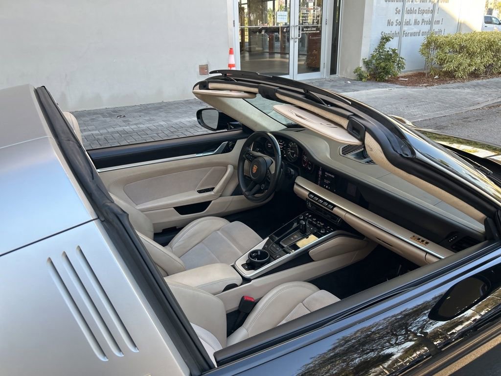 Used 2021 Porsche 911 Targa 4S Heritage Design image 10