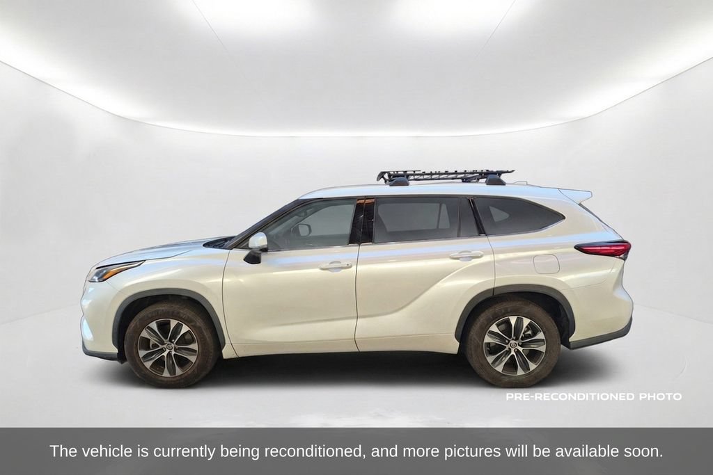 Used 2022 Toyota Highlander XLE FWD image 9