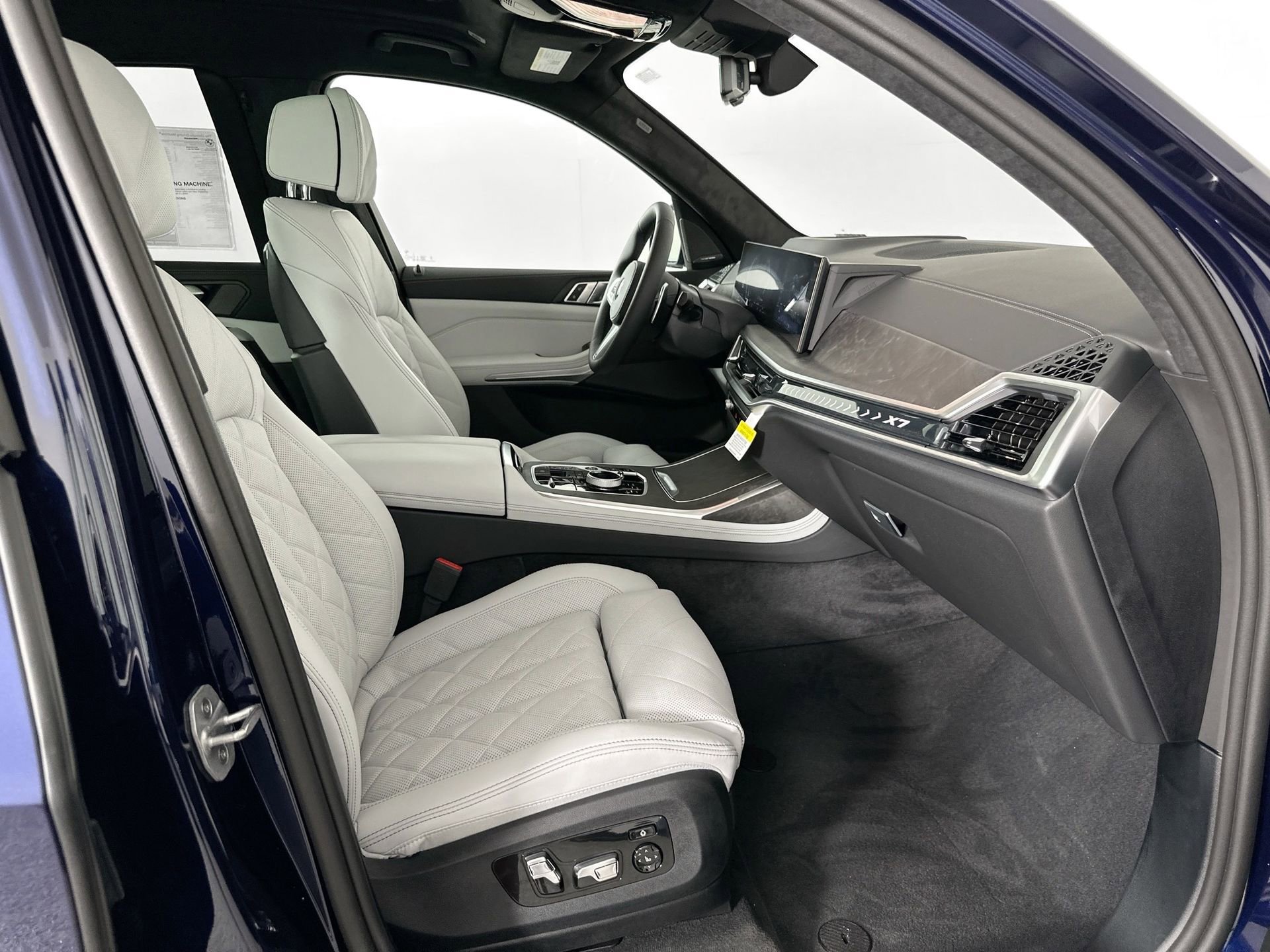 Used 2026 BMW X7 xDrive40i w/ M Sport Package image 26