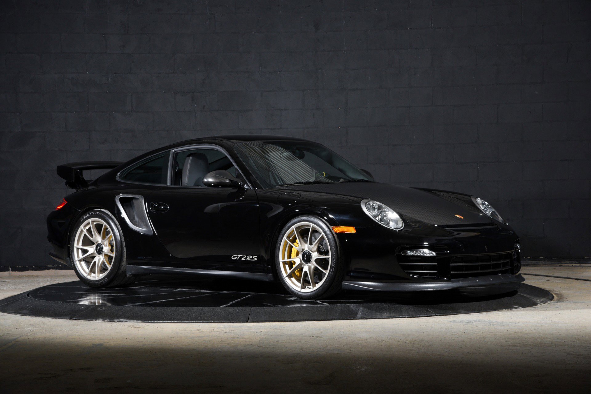 Used 2011 Porsche 911 GT2 RS RWD image 2