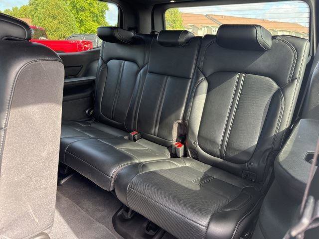 Used 2024 Jeep Wagoneer Series II w/ Flexible Seating Group image 17