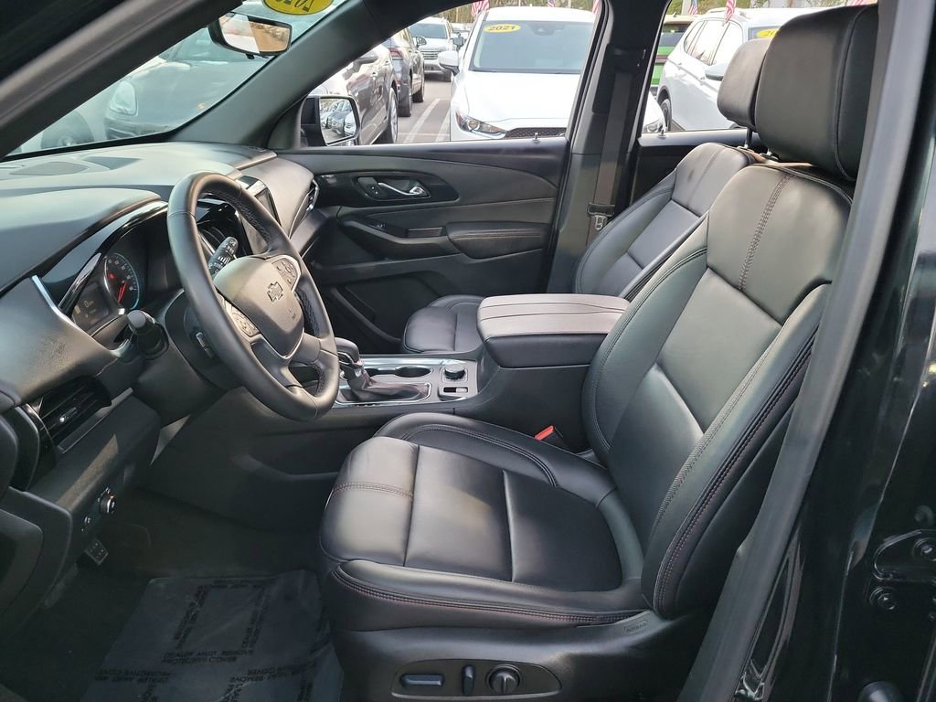 Used 2023 Chevrolet Traverse RS image 14