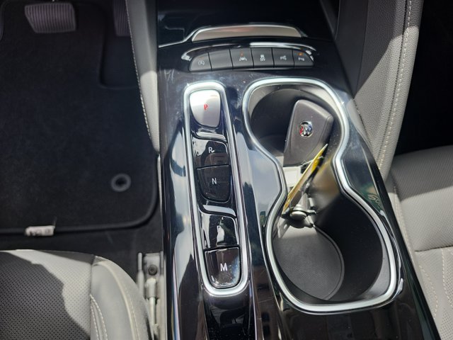 Certified 2021 Buick Envision Avenir w/ Technology Package II FWD image 23