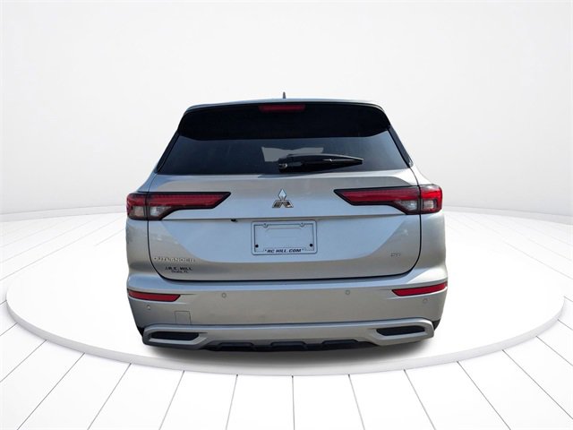 Used 2023 Mitsubishi Outlander SE image 4