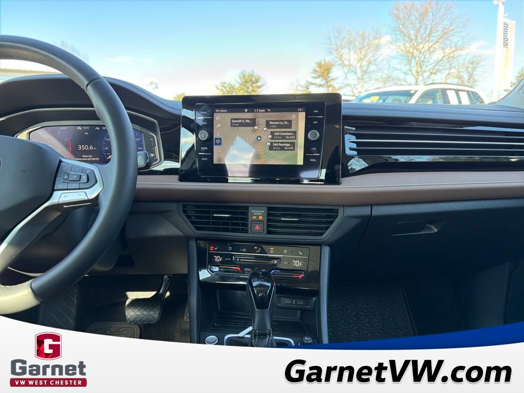 Used 2025 Volkswagen Jetta SEL image 18