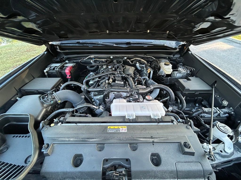 Certified 2025 Toyota Tacoma SR5 AWD/4WD image 11