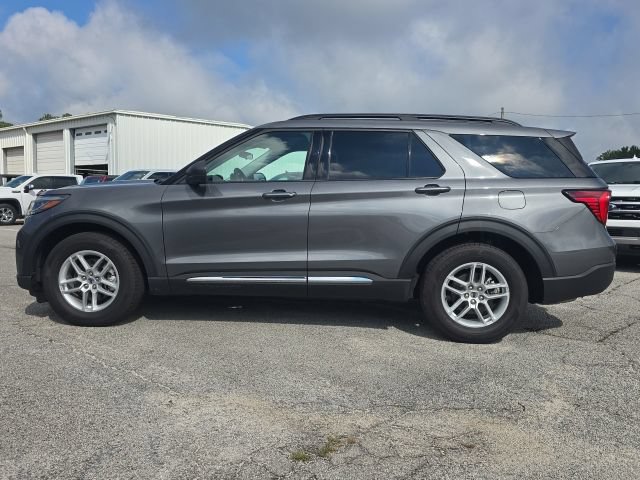 Used 2025 Ford Explorer Active RWD image 2