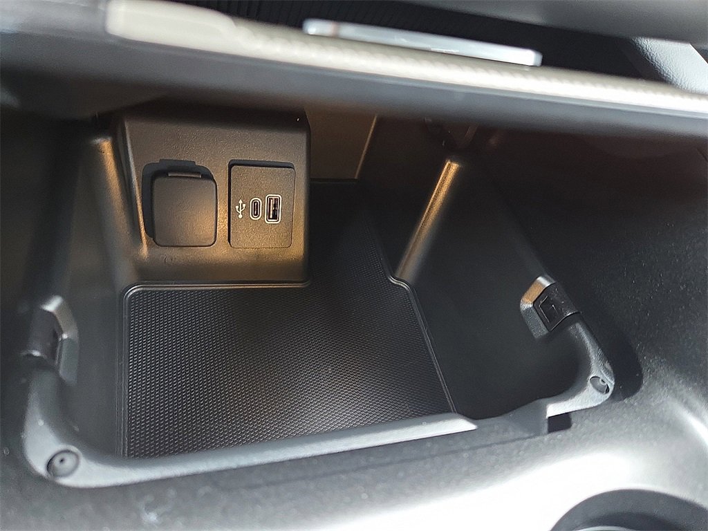 New 2025 Ford Explorer Active image 16