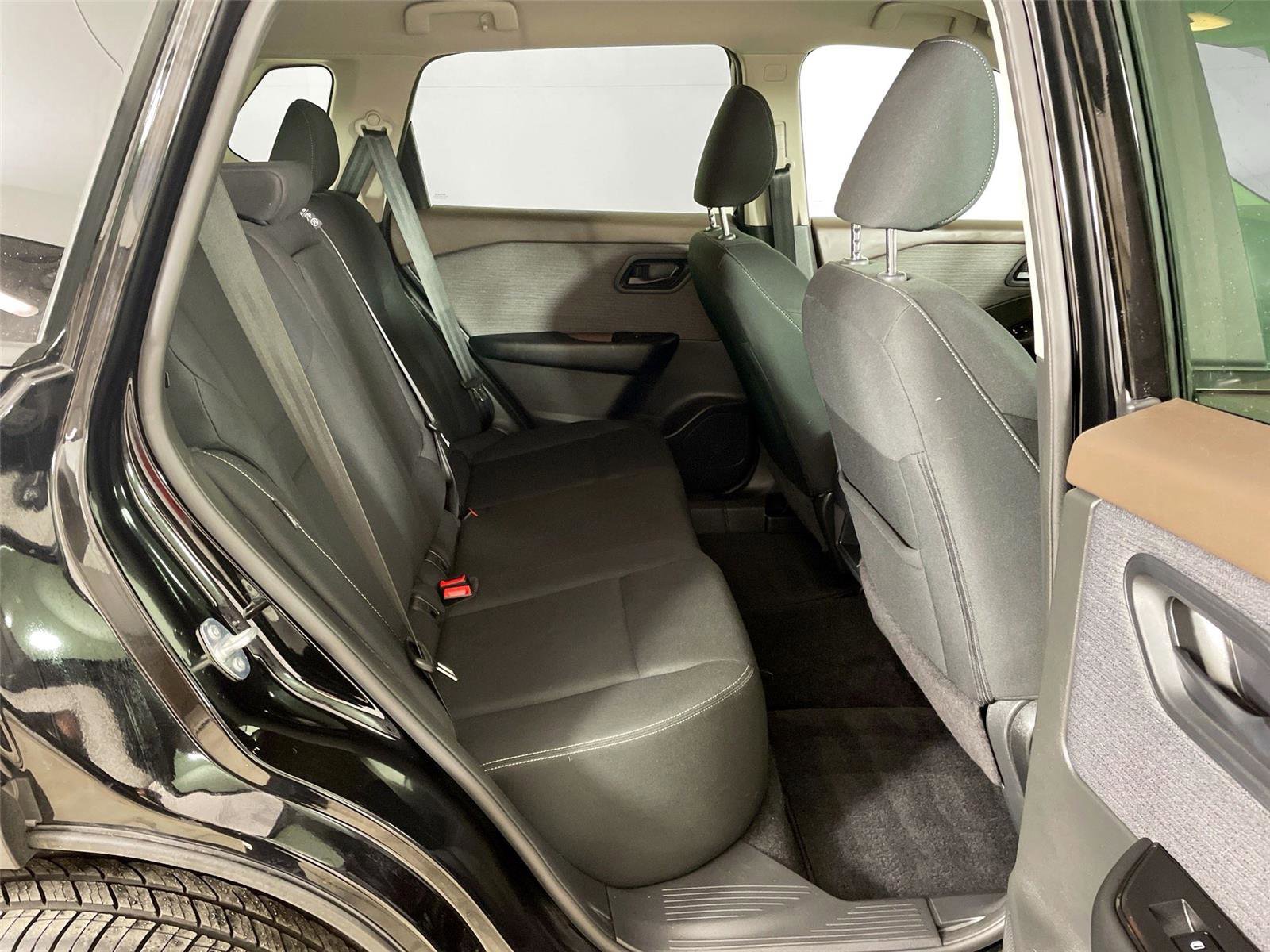 Used 2023 Nissan Rogue S image 25