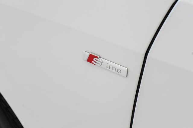 Used 2021 Audi A8 L 4.0T image 9