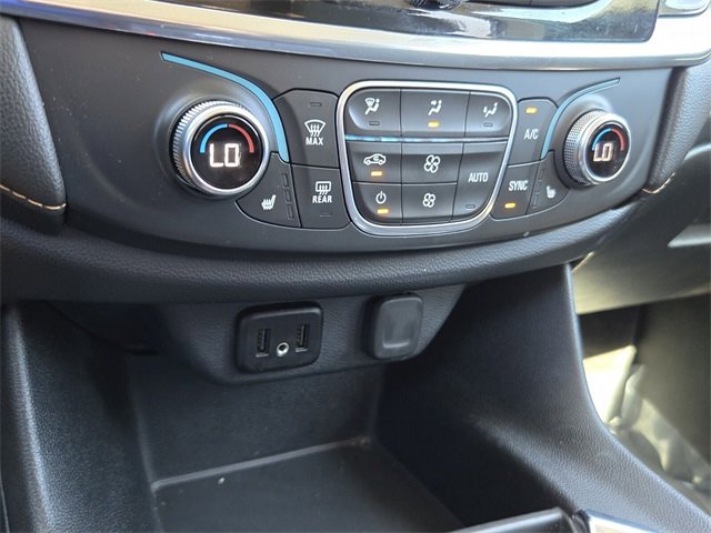 Used 2020 Chevrolet Traverse LT image 21