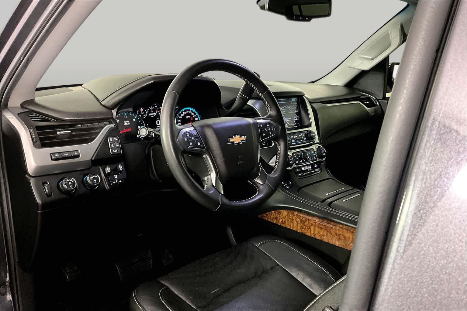 Used 2017 Chevrolet Suburban Premier AWD/4WD image 16