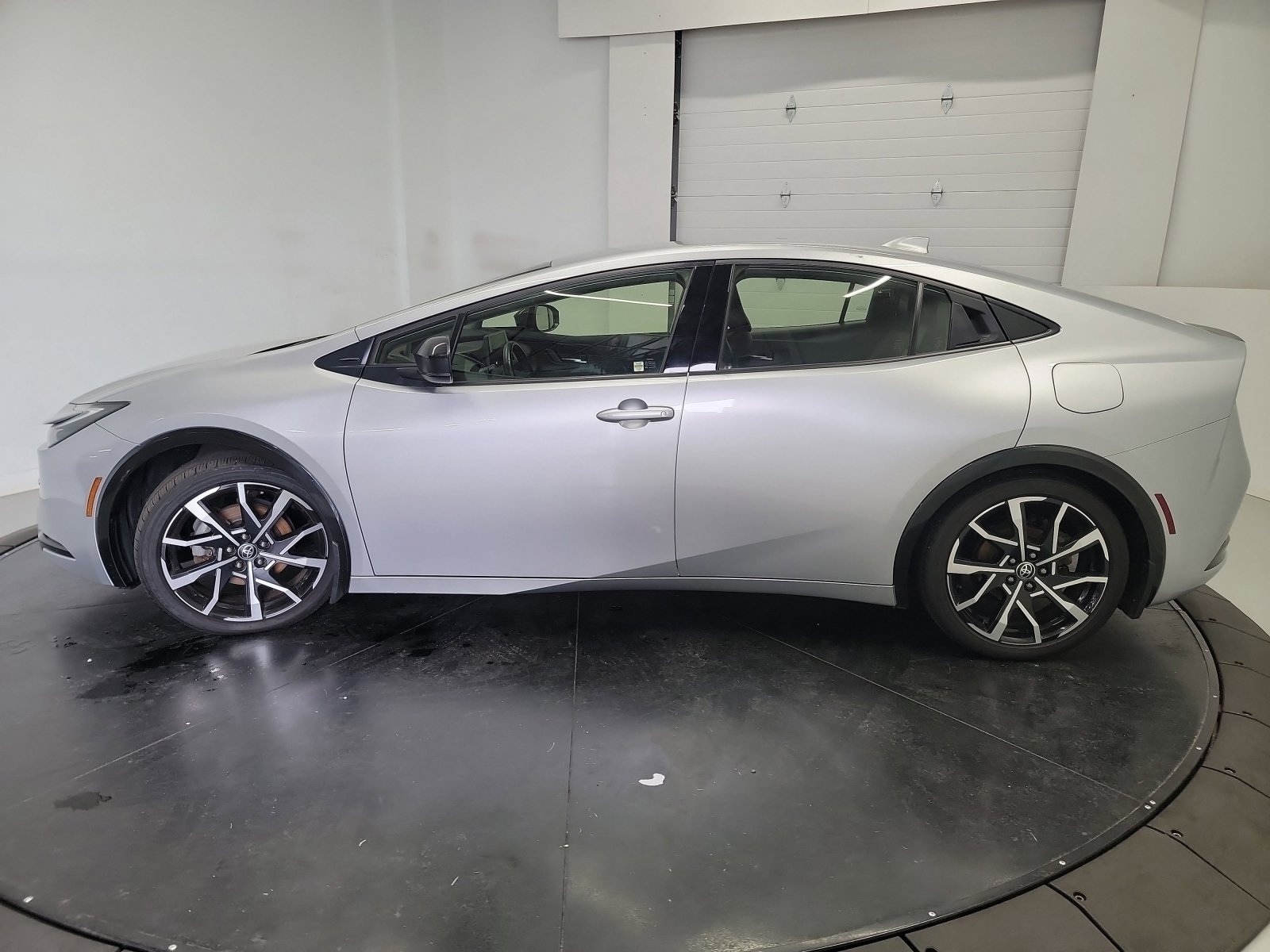 Used 2023 Toyota Prius Prime FWD image 4