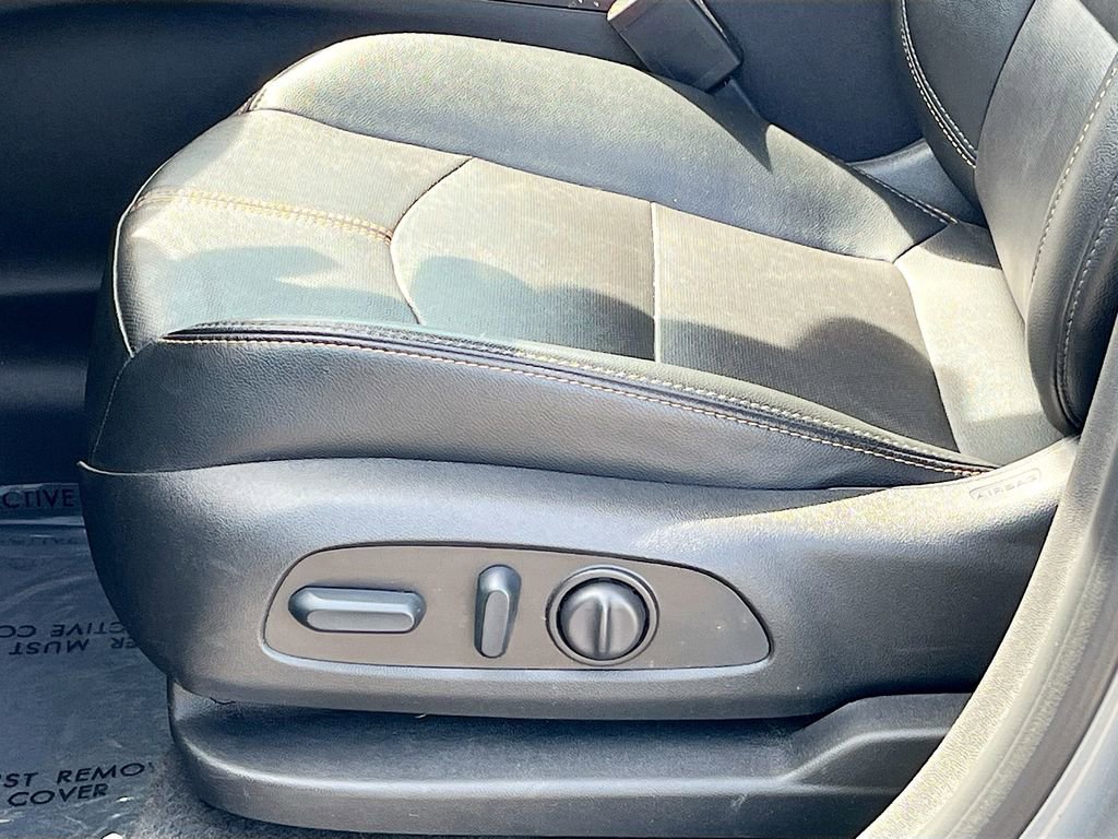 Used 2023 Chevrolet Equinox Premier AWD/4WD image 19