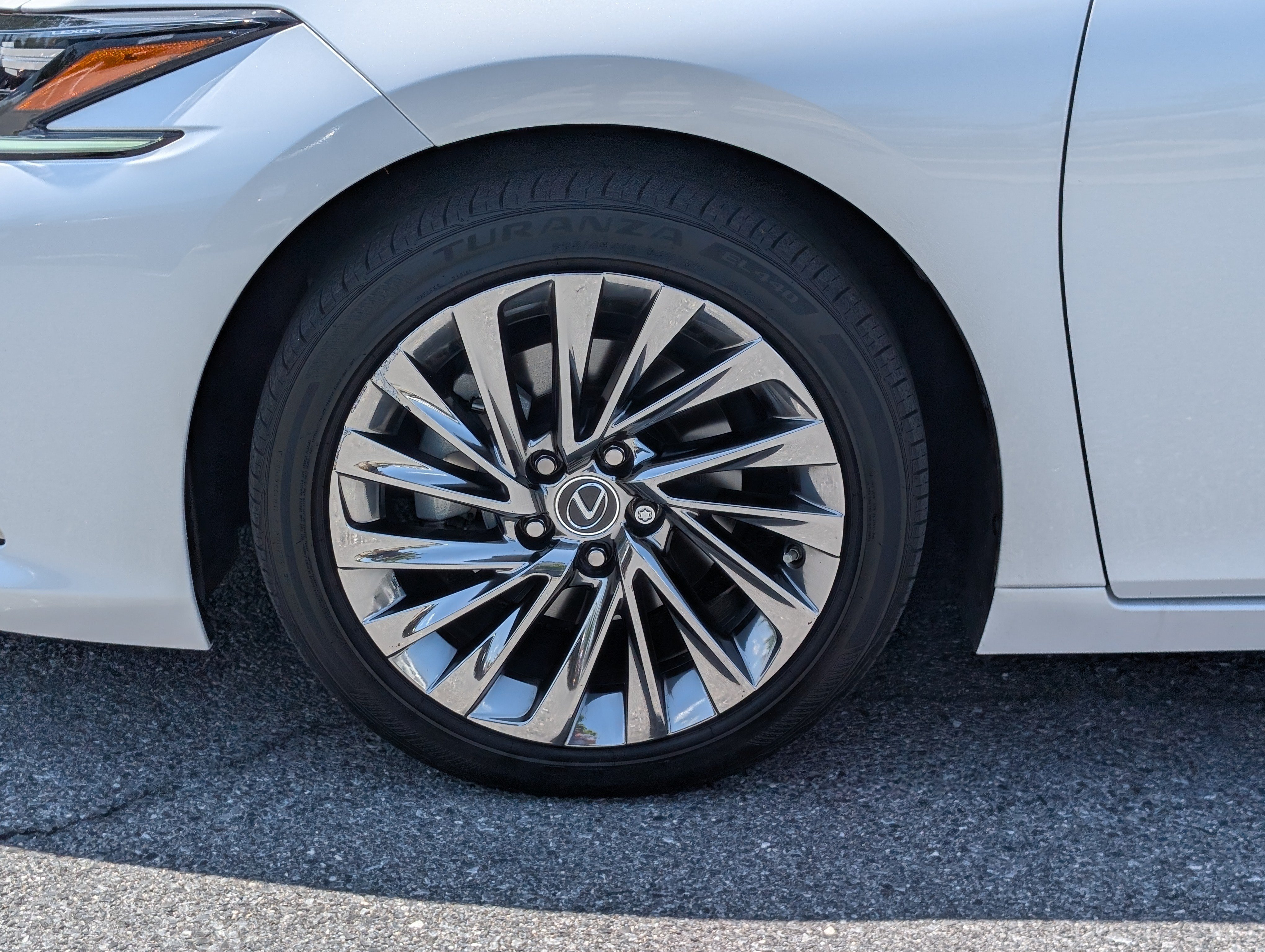 Used 2024 Lexus ES 300h Ultra Luxury w/ Accessory Package (Z2) FWD image 10
