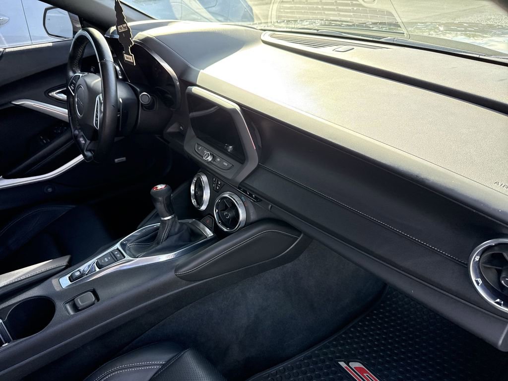 Used 2018 Chevrolet Camaro SS w/ LPO RS/SS Interior Package image 36