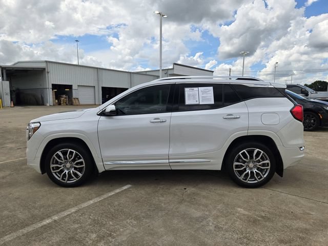 Used 2024 GMC Terrain Denali w/ Denali Premium Package AWD/4WD image 4