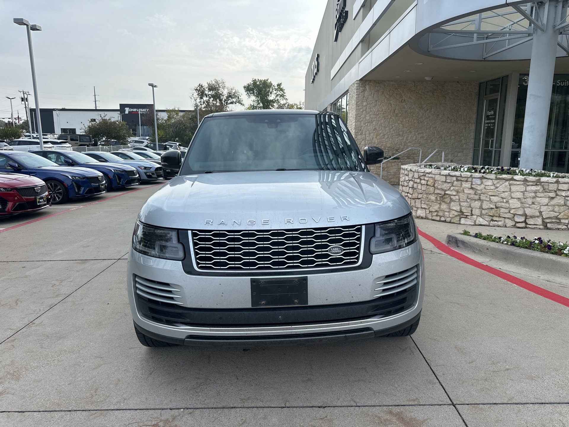 Used 2018 Land Rover Range Rover Supercharged image 2