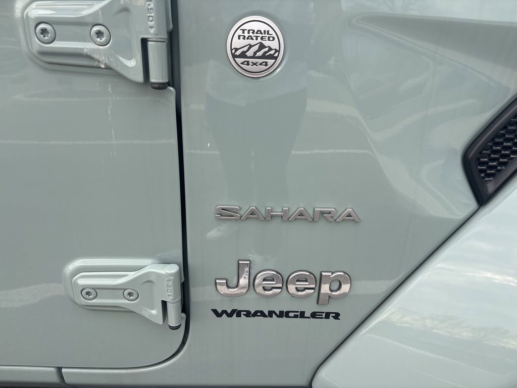 Used 2024 Jeep Wrangler Sahara w/ Technology Group image 8