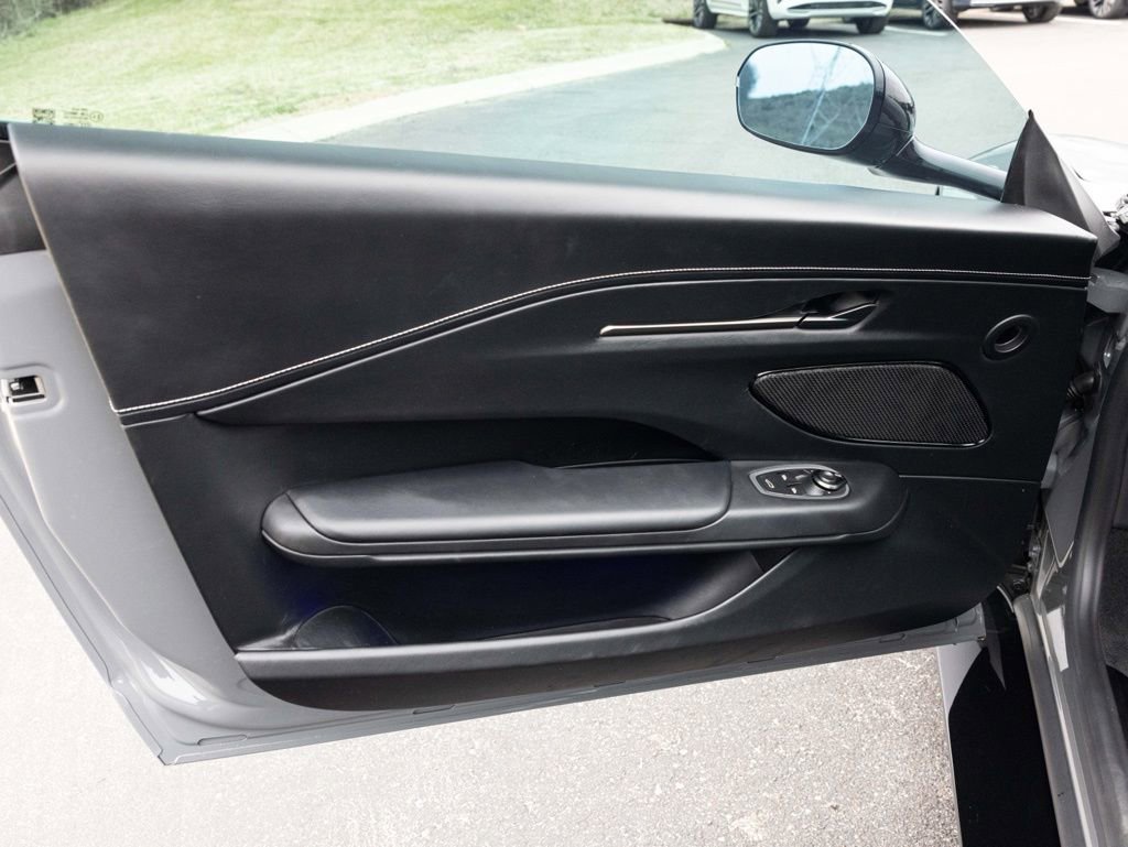 Used 2025 Aston Martin V8 Vantage Coupe image 22
