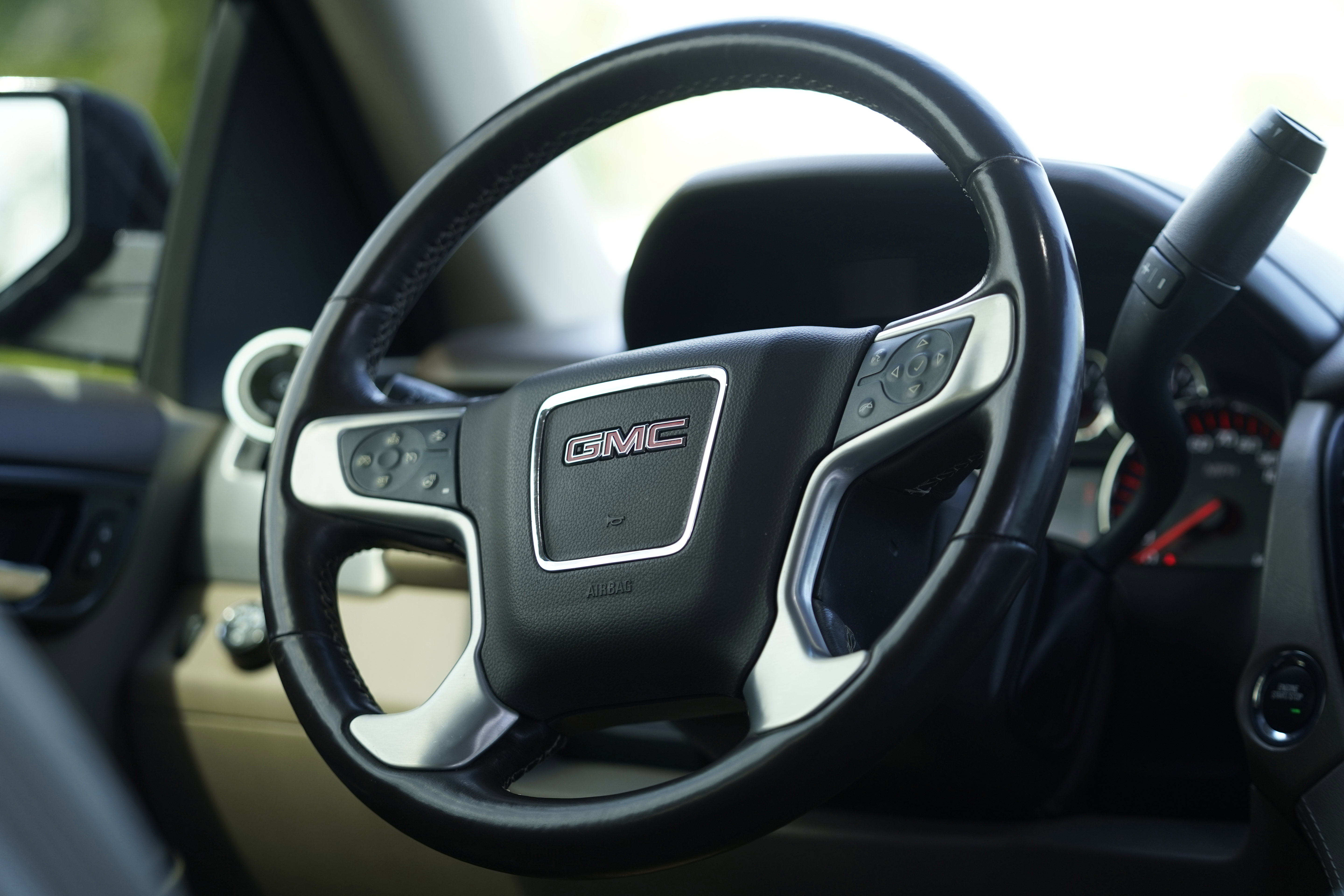 Used 2016 GMC Yukon XL SLT image 22