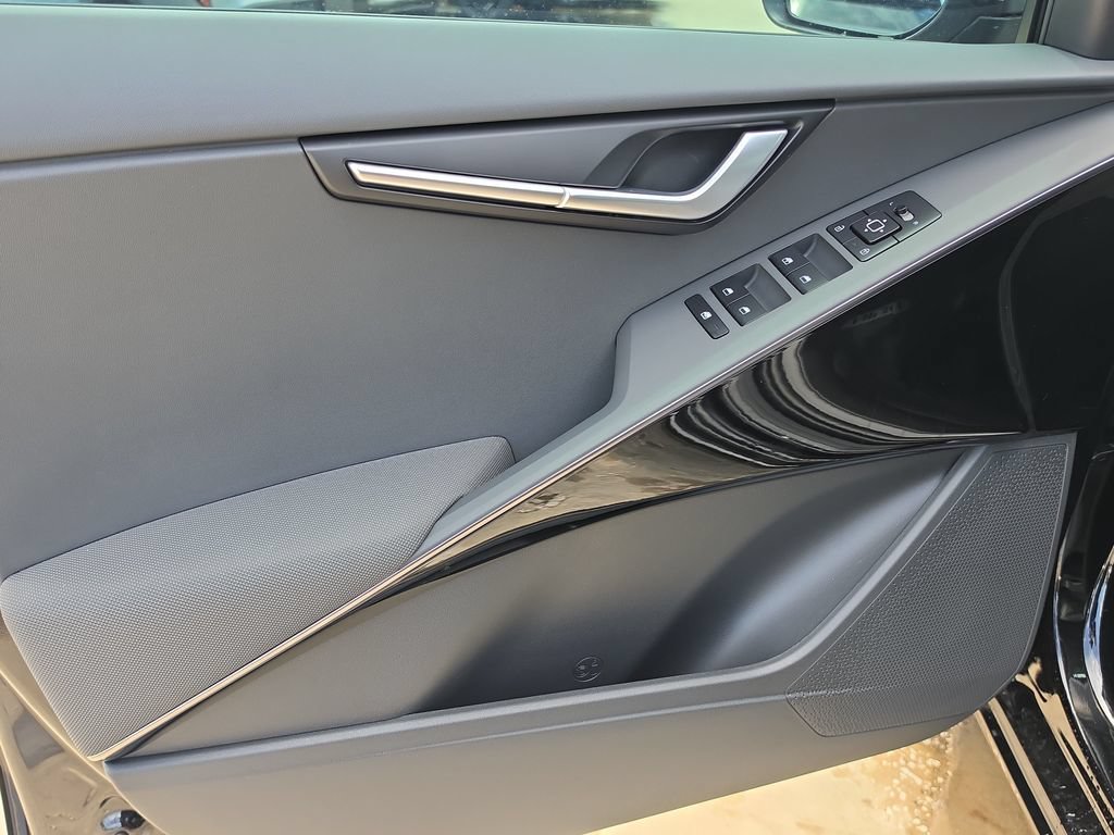 New 2026 Kia Niro EX FWD image 17