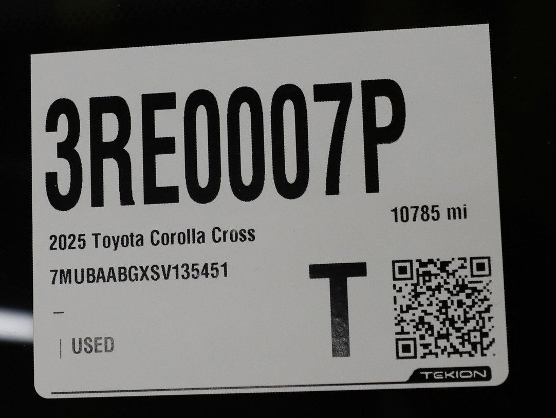 Used 2025 Toyota Corolla Cross LE w/ Moonroof Package image 28