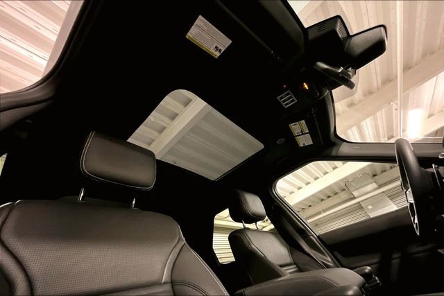 Certified 2025 Land Rover Discovery S image 30