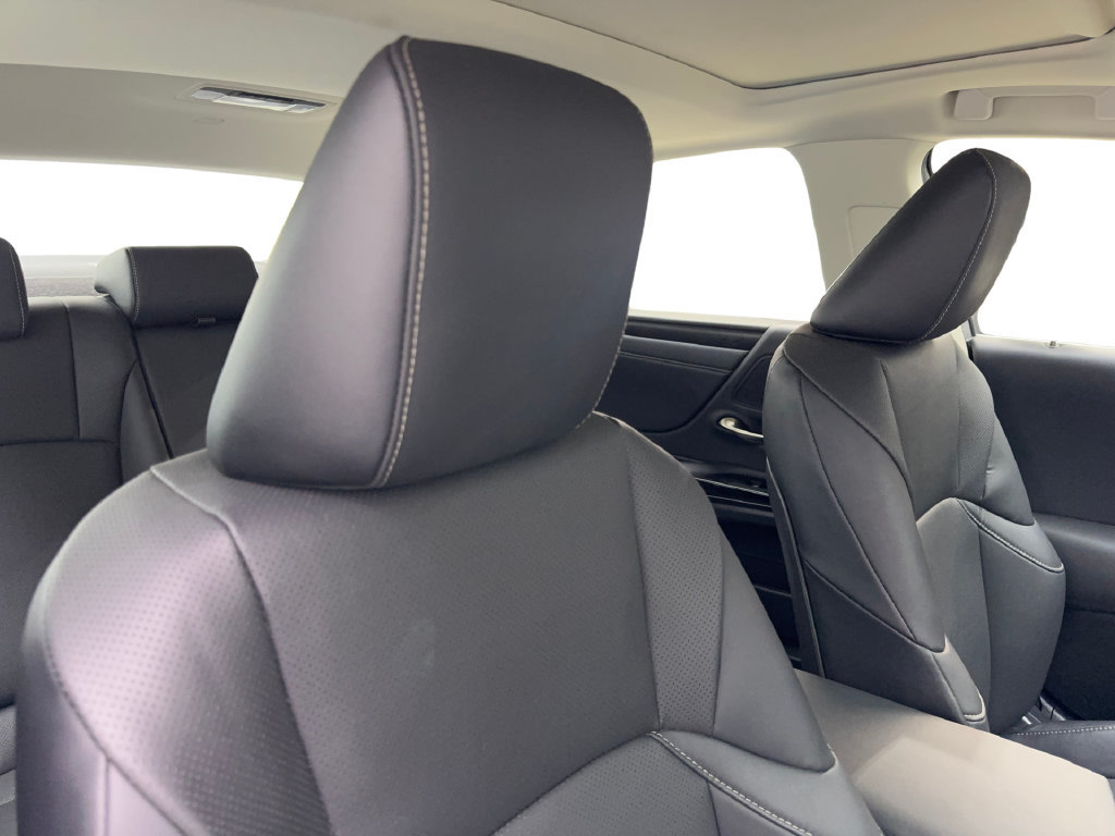 Used 2025 Lexus ES 300h w/ Premium Package FWD image 47