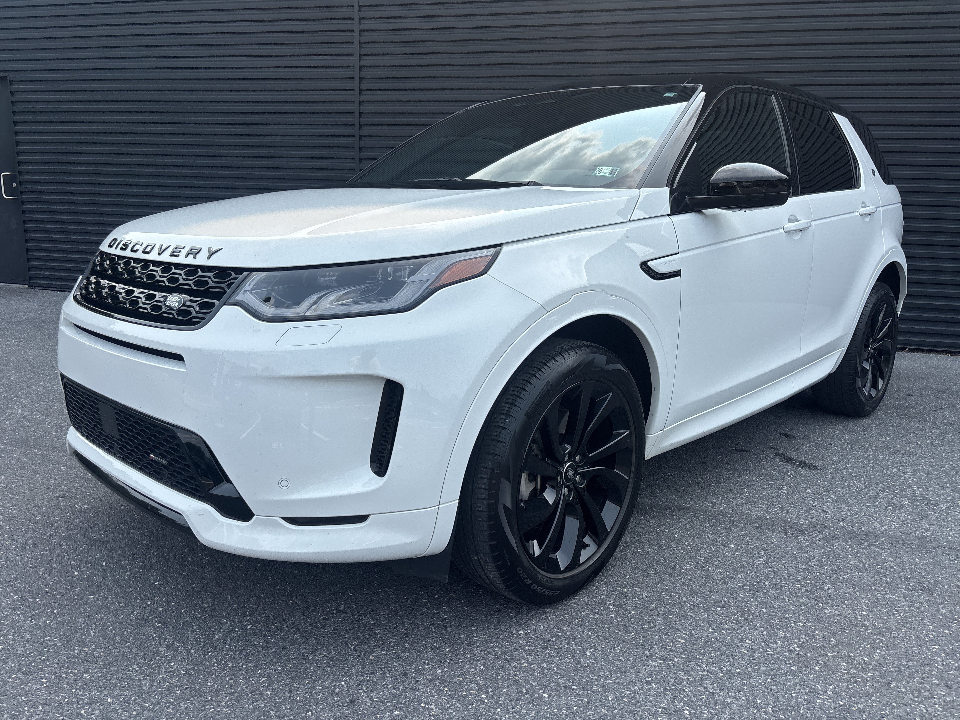 Used 2023 Land Rover Discovery Sport SE R-Dynamic AWD/4WD image 1