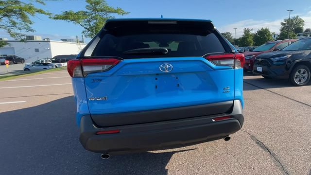Used 2019 Toyota RAV4 LE w/ Carpet Mat Package AWD/4WD image 3