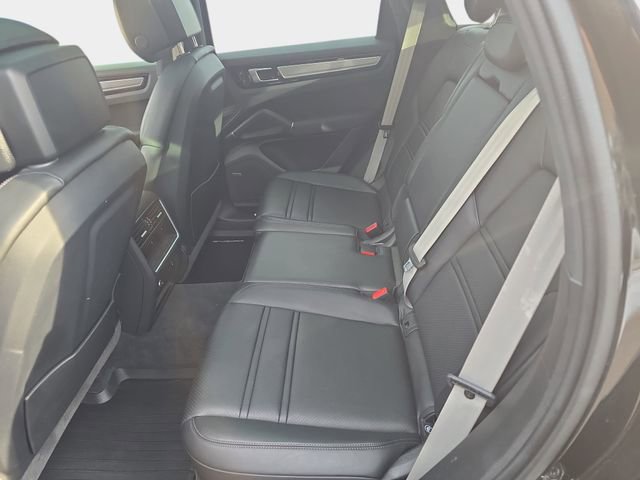 Used 2023 Porsche Cayenne Platinum Edition image 17