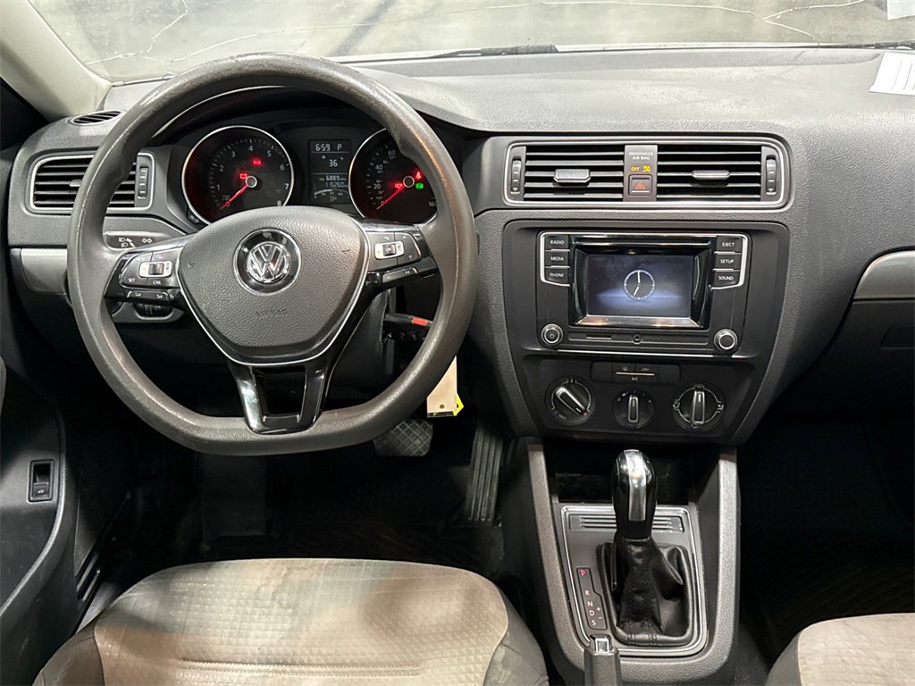 Used 2017 Volkswagen Jetta S image 9