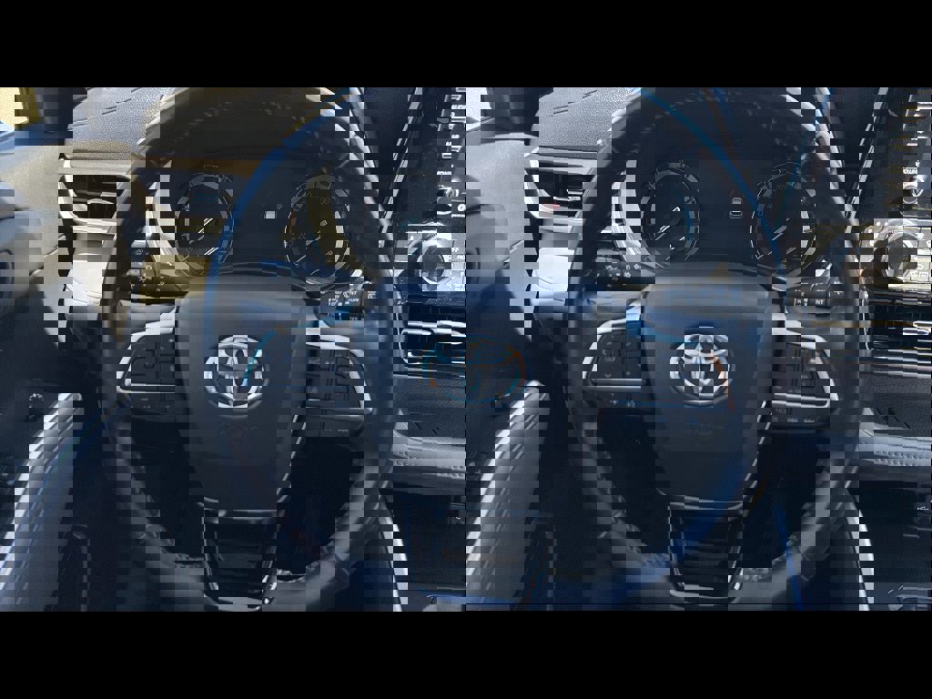 Used 2020 Toyota Highlander XLE image 17