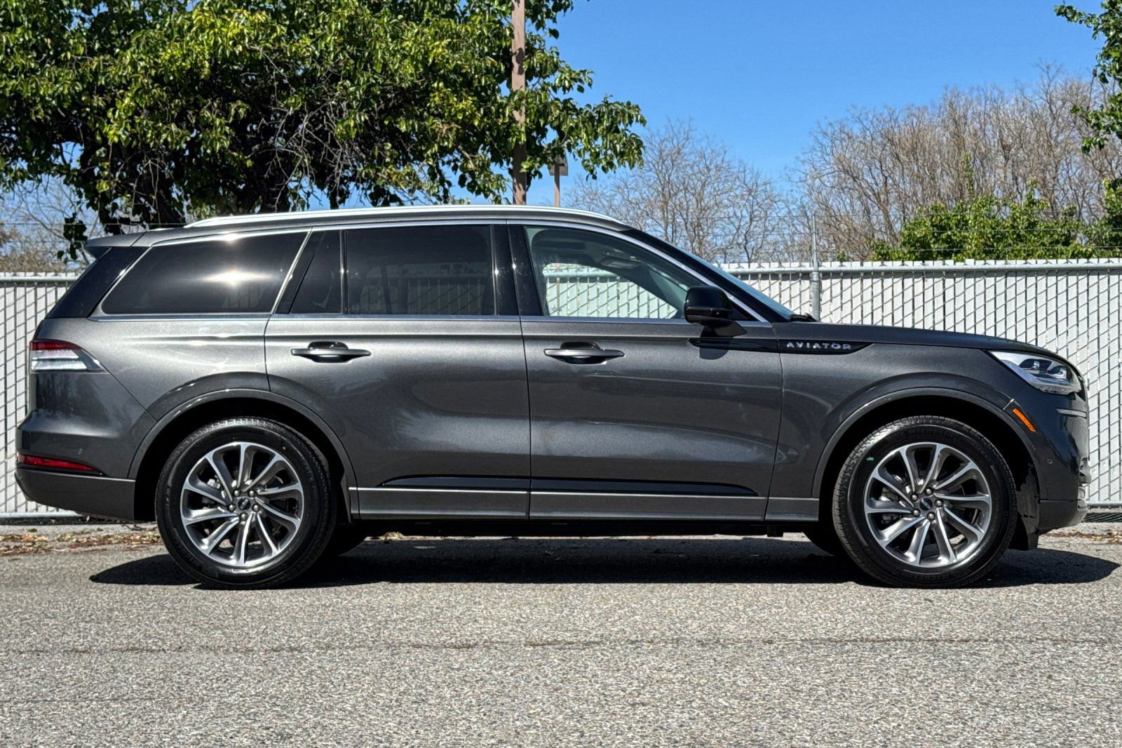 Certified 2020 Lincoln Aviator Grand Touring w/ Equipment Group 301A image 3