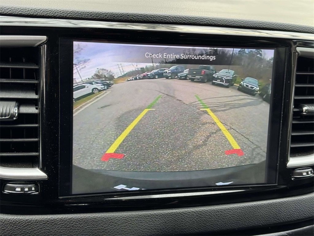 Used 2024 Chrysler Pacifica Touring-L image 5
