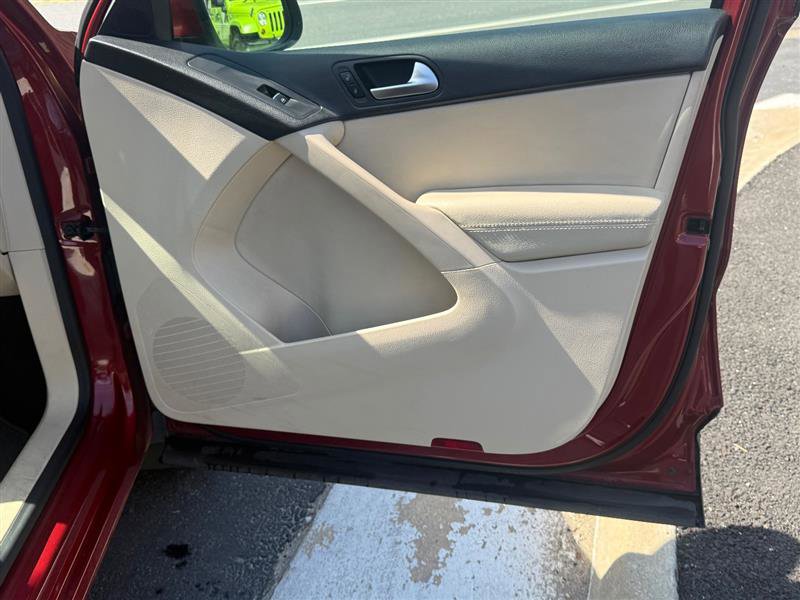 Used 2016 Volkswagen Tiguan SE image 18