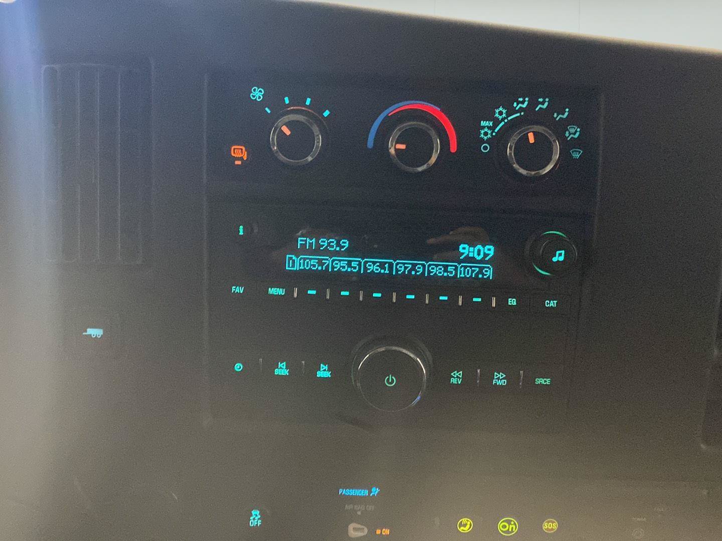 Used 2018 Chevrolet Express 2500 w/ Driver Convenience Package RWD image 15