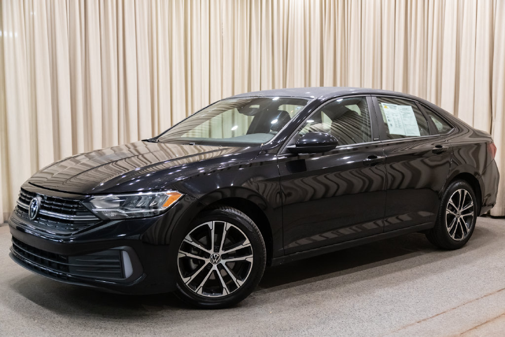 Used 2023 Volkswagen Jetta Sport FWD image 2