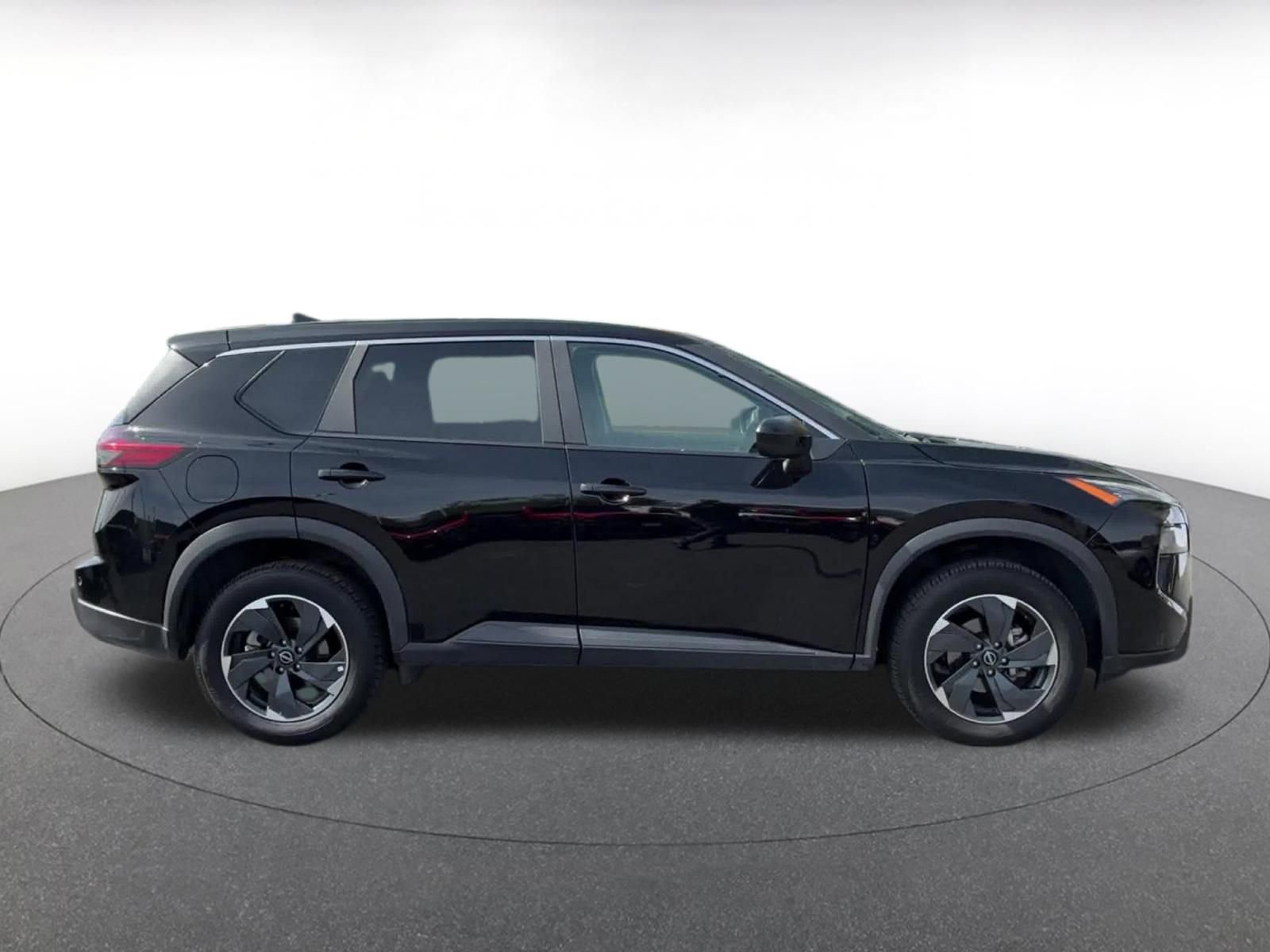 Used 2025 Nissan Rogue SV image 16