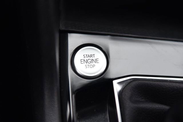 Certified 2023 Volkswagen Taos SE w/ Panoramic Sunroof Package image 17