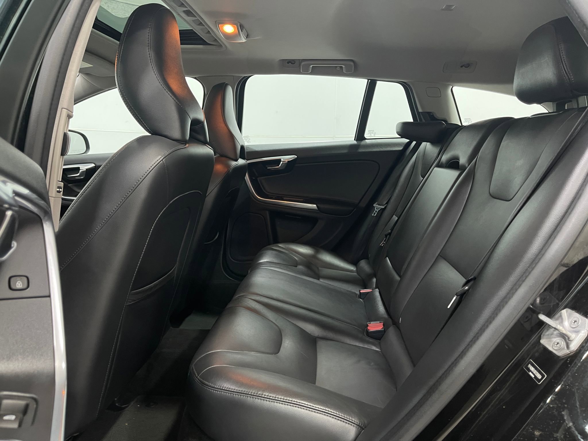 Used 2016 Volvo V60 T5 Premier image 29