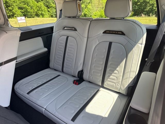 Used 2025 Rivian R1S Adventure AWD/4WD image 23