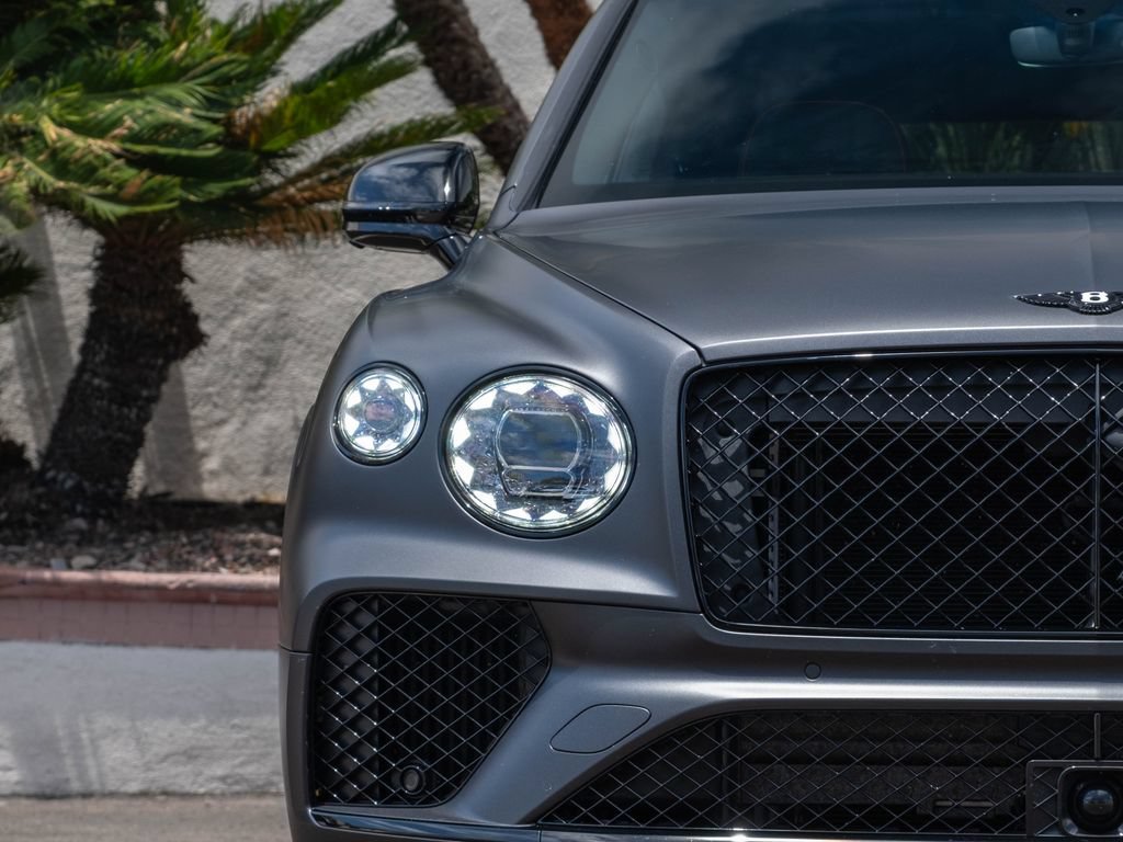 Used 2025 Bentley Bentayga AWD/4WD image 33