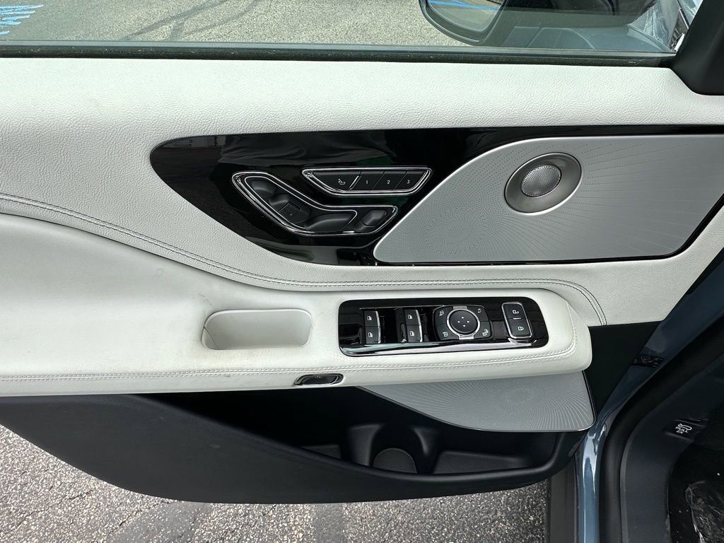 New 2026 Lincoln Aviator Black Label w/ Jet Appearance Package AWD/4WD image 18