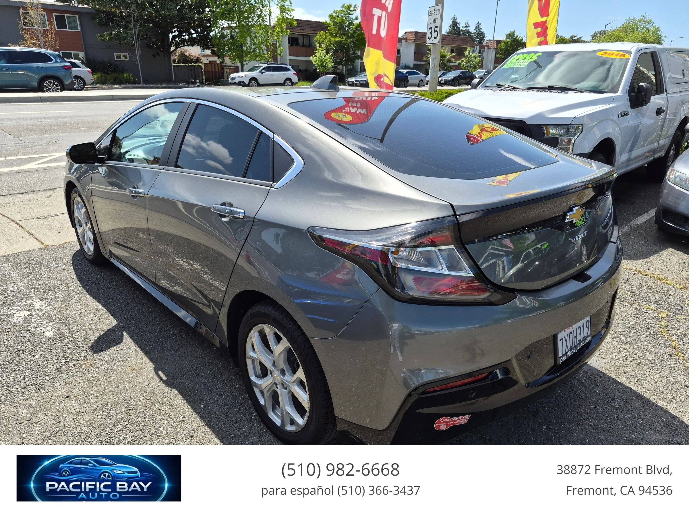 Used 2017 Chevrolet Volt Premier w/ Driver Confidence II Package FWD image 5