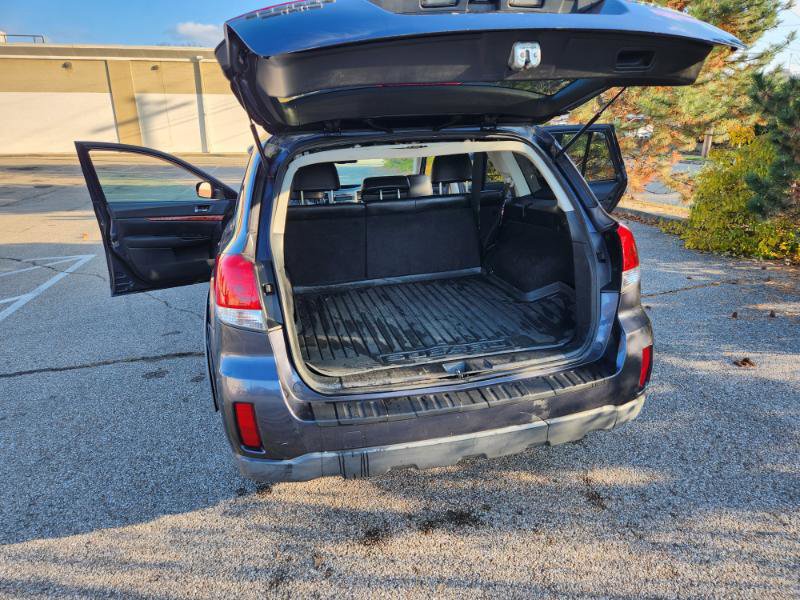 Used 2010 Subaru Outback 2.5i Limited image 17
