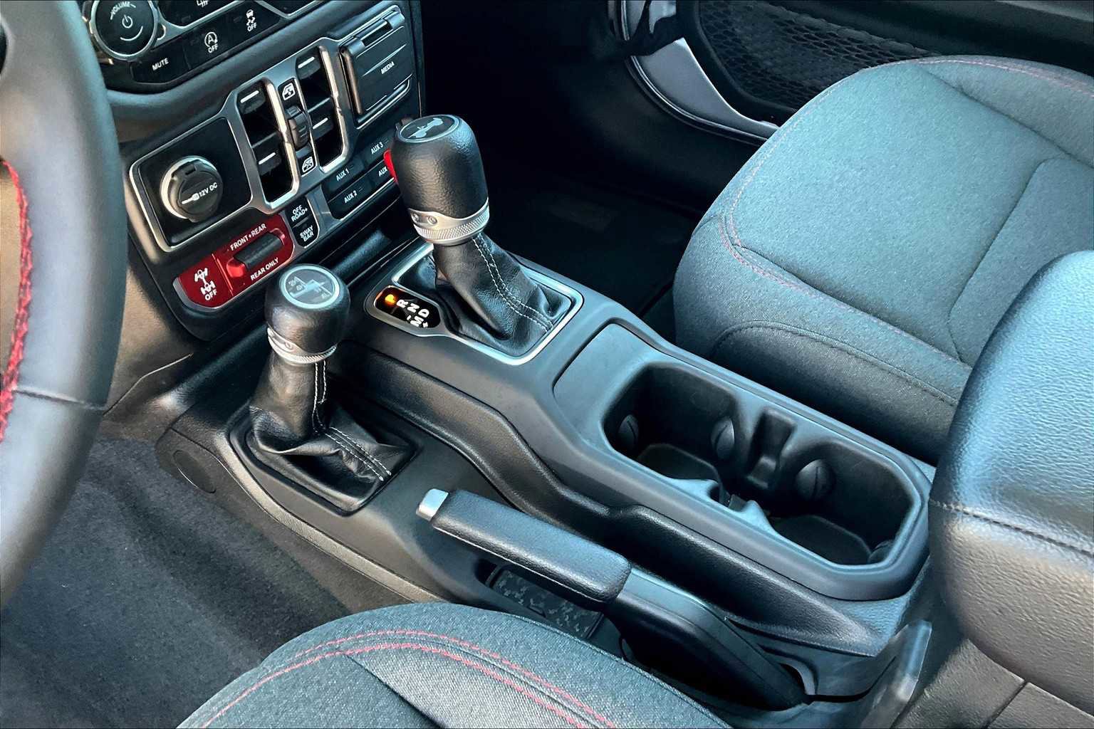 Used 2024 Jeep Wrangler Unlimited Rubicon image 32