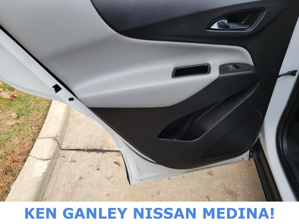 Used 2021 Chevrolet Equinox LS image 38